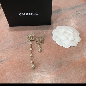 Chanel 19P Crystal Pearl Uneven Dangle Earrings